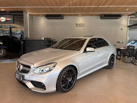 MERCEDES-BENZ E 63 AMG 5.5 V8 32V BI-TURBO GASOLINA 4P AUTOMÁTICO MERCEDES-BENZ E 63 AMG 5.5 V8 32V BI-TURBO GASOLINA 4P AUTOMÁTICO